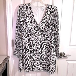 Blue Rain Francesca’s Lori V-neck Leopard Hearts Mini Dress Size Large